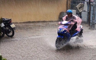 Sài Gòn mưa lớn bất thường giữa mùa khô