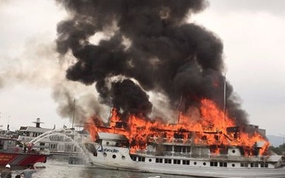 Lại cháy tàu du lịch tại cảng Tuần Châu