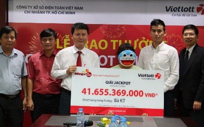 Nữ khách hàng Lâm Đồng nhận giải xổ số hơn 41 tỷ đồng