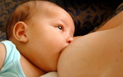 Đây là những tác hại cực kì nguy hiểm khi cho trẻ bú đêm các mẹ cần tránh