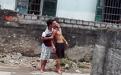 Thanh niên ngáo đá dùng dao uy hiếp một Việt kiều Mỹ vì nghi bị cắm sừng