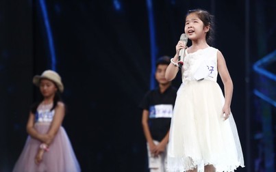 Cô bé khiếm thị khiến ban giám khảo lặng người khi hát về mẹ