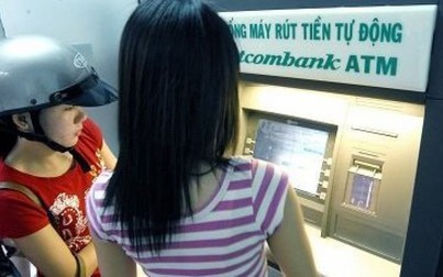 Một số máy ATM ngưng hoạt động sau 22 giờ: Ngân hàng cần hành xử trách nhiệm hơn