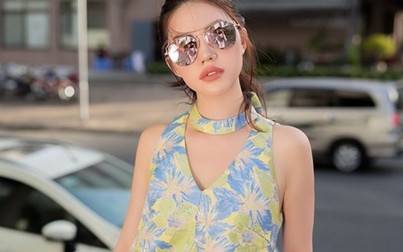 Hoa hậu Jolie Nguyễn mặc đầm họa tiết dạo phố