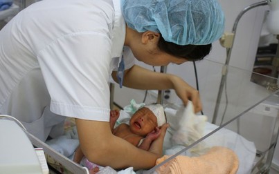 Bệnh viện quận đầu tiên nuôi dưỡng thành công bé sinh non