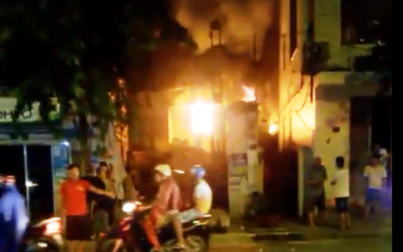 Cháy nổ lớn nhà dân, 3 người tháo chạy thoát thân