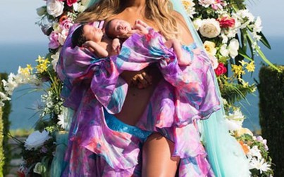 Ca sĩ Beyoncé khoe ảnh cặp song sinh nhân dịp đầy tháng