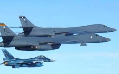 Máy bay ném bom Mỹ 'vần vũ' trên bán đảo Triều Tiên sau vụ phóng tên lửa
