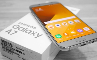 Điện thoại Samsung A7 đang 'loạn giá' trên thị trường