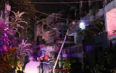 Căn nhà cháy lớn trong đêm, bảy người  may mắn thoát chết