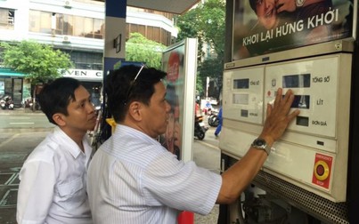 TP.HCM: 40 cửa hàng xăng dầu đã được dán tem 'chống gian lận'