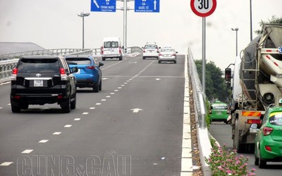 Biển hạn chế tốc độ 30km/h ở cầu vượt Tân Sơn Nhất gây 'ức chế' cho tài xế