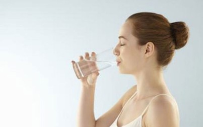 Lợi ích không ngờ khi uống 8 cốc nước mỗi ngày