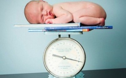 Tám lý do trẻ sơ sinh tăng cân chậm bố mẹ cần đặc biệt lưu ý