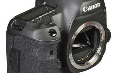 So kè Nikon, Canon nâng cấp cảm biến máy ảnh 60MP