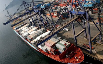 Trung Quốc vung tiền mua cảng biển khắp thế giới