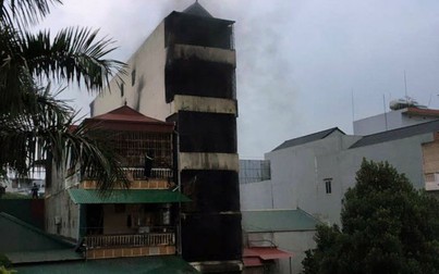 Cháy cửa hàng lốp ô tô tại Hà Nội, giải cứu 7 người, 2 người tử vong