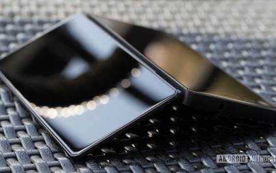 Rò rỉ hình ảnh smartphone màn hình gập ZTE sắp lên kệ, giá gần 15 triệu đồng