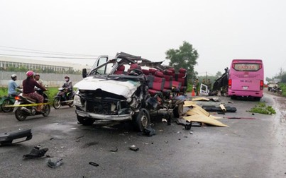 Ôtô khách đấu đầu ở Tây Ninh, 6 người tử vong