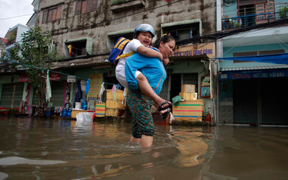Người Sài thành nơi cứ mưa là lội nước: 'Ngập hết mùa mưa chắc đổ nợ quá'