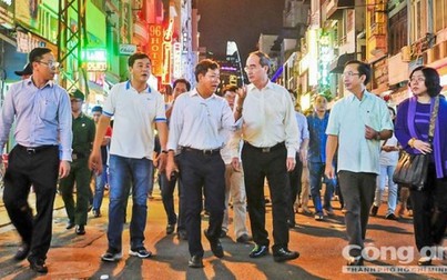 Bí thư Thành uỷ Nguyễn Thiện Nhân thị sát 2 tuyến phố đi bộ