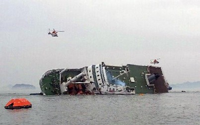 Chìm tàu ngoài khơi Philippines, 10 thủy thủ mất tích