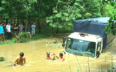Mùa mưa Đồng Nai: Tính mạng dân treo lơ lửng