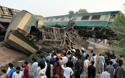 Tàu hỏa tốc hành tại Pakistan bị đánh bom, một toa hành khách bị phá hủy