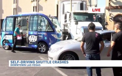 Xe buýt tự lái gặp tai nạn ngay trong giờ đầu tiên ra đường tại Las Vegas