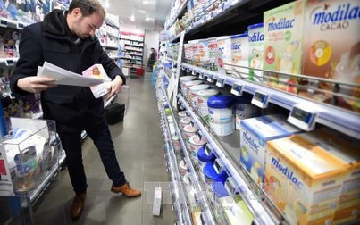 Pháp thừa nhận sữa nhiễm khuẩn salmonella của hãng Lactalis vẫn có trên thị trường