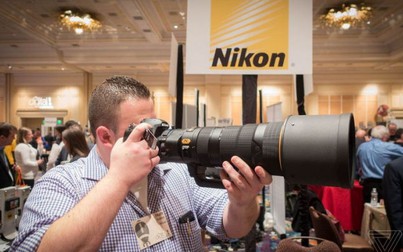 Nikon trình làng ống kính máy ảnh siêu zoom giá gần 300 triệu đồng