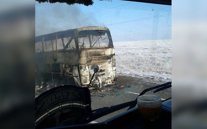 Xe buýt bốc cháy trên đường cao tốc ở Kazakhstan làm 52 người thiệt mạng