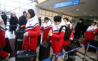 Đoàn nữ vận động viên Triều Tiên tham gia đội khúc côn cầu liên Triều đã đến Hàn Quốc