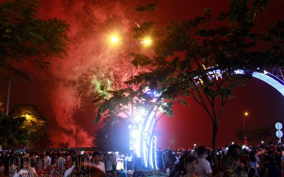 Sài Gòn đón giao thừa năm Mậu Tuất bằng màn trình diễn pháo hoa cực đẹp