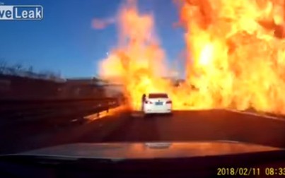 Ngọn lửa lớn thiêu rụi nhiều xe hơi trên đường cao tốc tại Trung Quốc