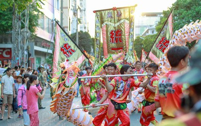 Người Sài Gòn rộn ràng đón hội Nguyên Tiêu 2018