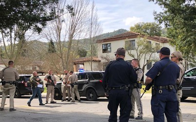 Một tay súng bắt giữ 3 người làm con tin ở một khu chung cư dành cho cựu quân nhân Mỹ