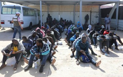 Hải quân Lybia giải cứu hàng trăm di dân trôi dạt trên biển