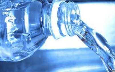 Phát hiện đáng lo ngại về hạt nhựa trong nước đóng chai
