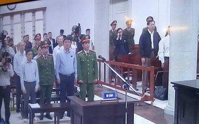 Hình ảnh ông Đinh La Thăng trong ngày đầu xét xử vụ án góp 800 tỷ đồng vào Oceanbank