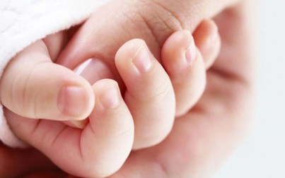 Có nên cắt móng tay, móng chân cho trẻ sơ sinh không?