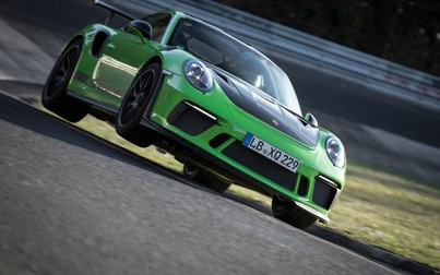Tay đua người Pháp “ôm” Porsche 911 GT3 RS để lập kỷ lục tại trường đua Đức