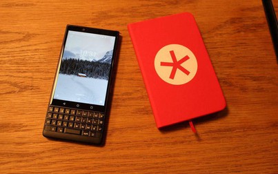 Ra mắt BlackBerry KEY2, "chất" nhất là bàn phím thông minh