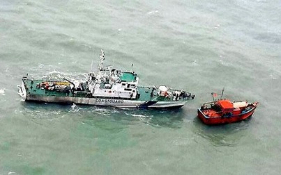 Hàn Quốc cứu một tàu cá Triều Tiên bị hỏng động cơ trên biển