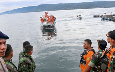 Indonesia đình chỉ hoạt động tàu du lịch sau vụ chìm phà làm gần 200 người mất tích