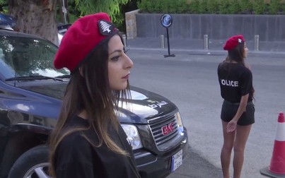 Dân mạng ngẫn ngơ trước vẻ đẹp 'hút hồn' của nữ cảnh sát giao thông Lebanon