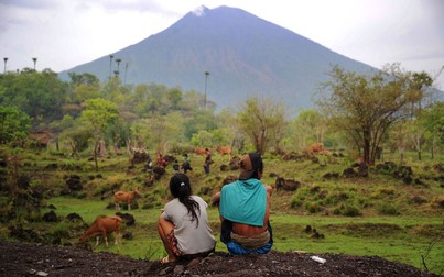 Indonesia đóng cửa sân bay quốc tế trên đảo Bali do núi lửa Agung hoạt động trở lại