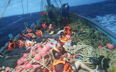 Lật tàu ngoài khơi Thái Lan, khoảng 20 người mất tích