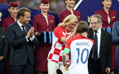 Nhìn lại những hình ảnh đáng nhớ của nữ tổng thống Croatia tại World Cup 2018