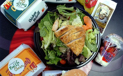 Hơn 400 người đổ bệnh khi ăn món salad ở cửa hàng McDonald